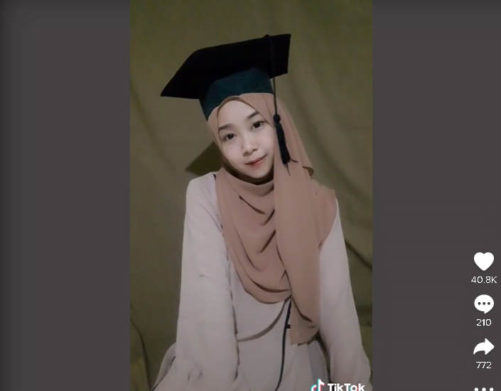Tutorial Hijab Pashmina Untuk Acara Wisuda
