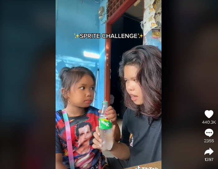 Tantangan Minum Soda "Sprite Challenge" Tanpa Sendawa